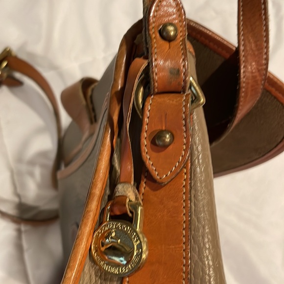 Vintage Dooney & Bourke Taupe All Weather Leather Crossbody - Picture 16 of 16